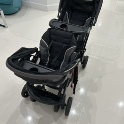 Double Stroller – Excellent Condition!** 