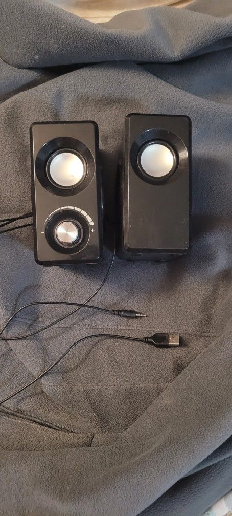 Small Set Of USB Computer Speakers
