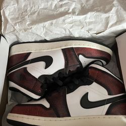 Jordan 1 Mid 