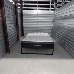 Luxe Midnight, Queen, Cover: Original Cover, Top Layer: Original Layer Like New, Perfect ConditionHelix, Luxe Midnight, Queen, Cover: Original Cover, 