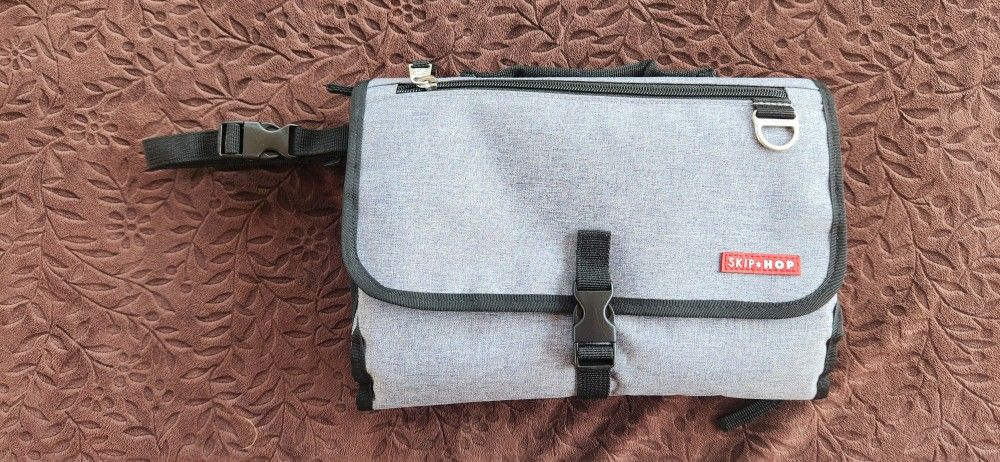 SKIP HOP Baby Changing Station