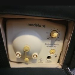 Medela Breast Pump With Accessories 