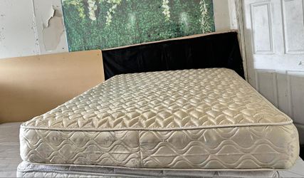 Queen Size Mattress (Colchón Queen Size)
