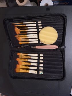 NEW Art brushes & mini easel