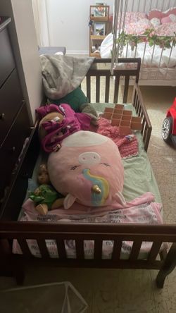 Toddler bed with mattress