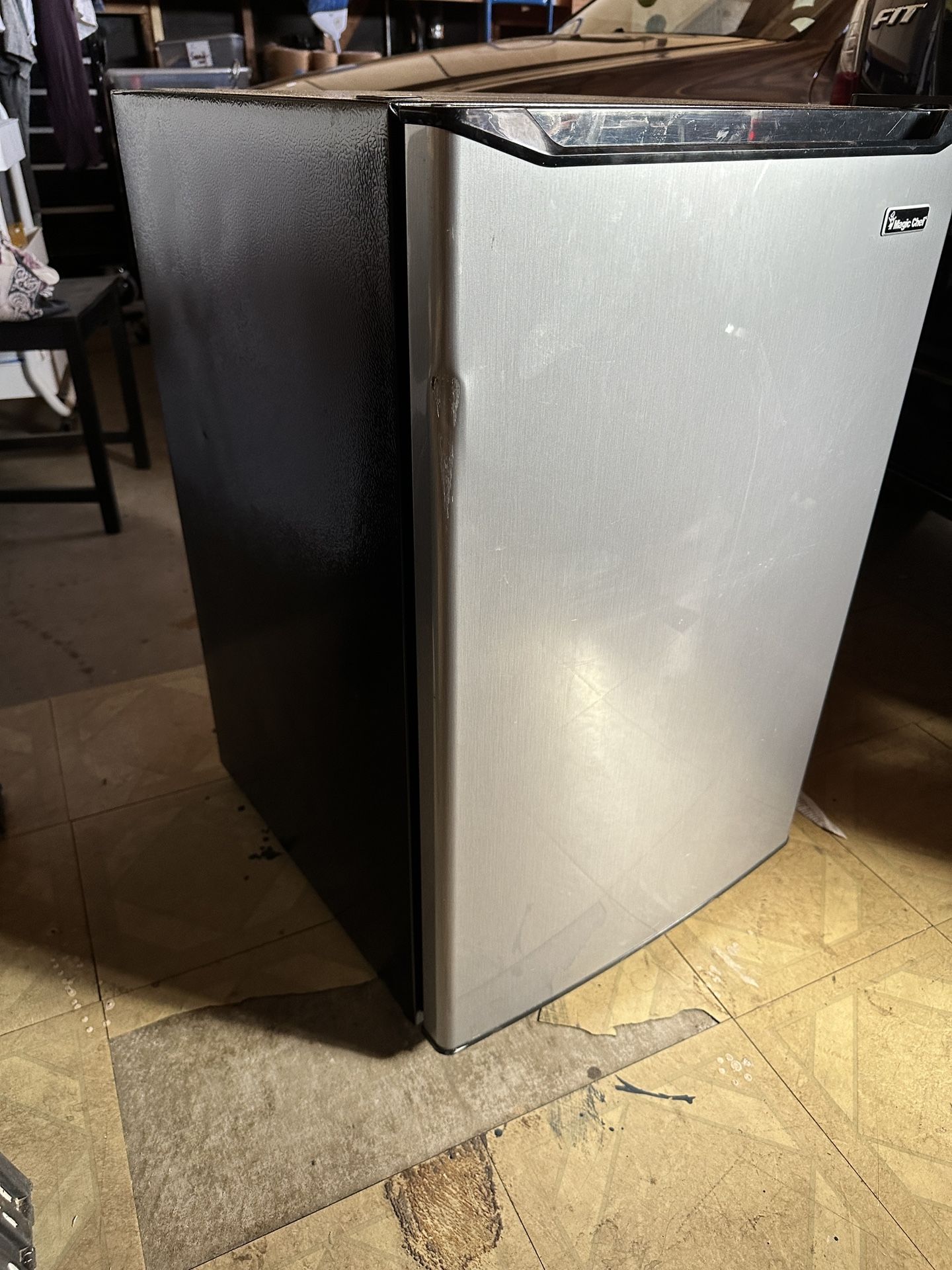 Magic chef Mini Refrigerator