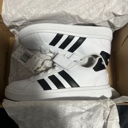 Adidas  12 1/2 Boys Shoes Brand New 