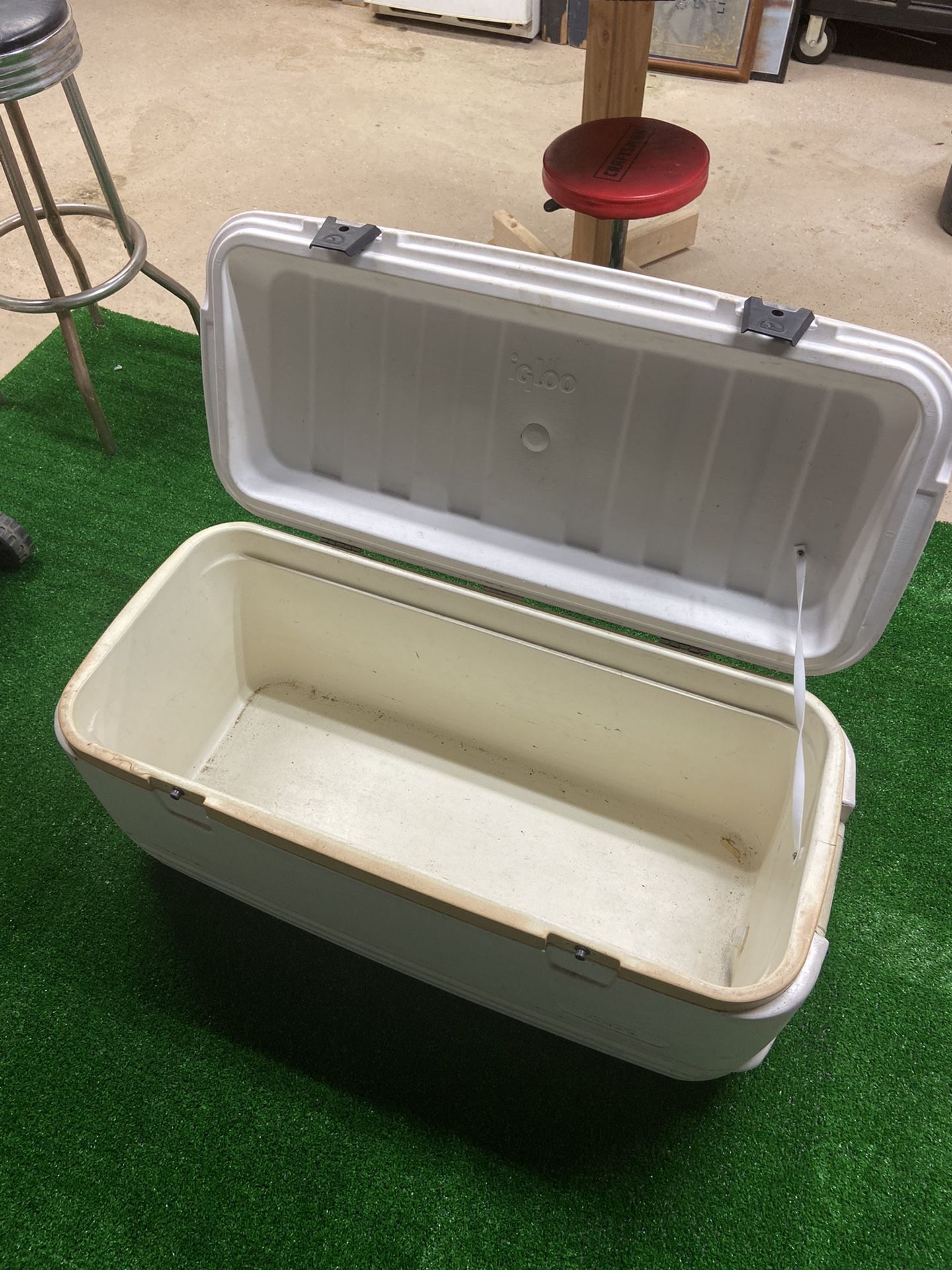 Large igloo ice chest. 36” x 16”