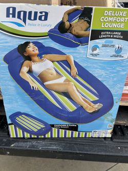Pool lounge