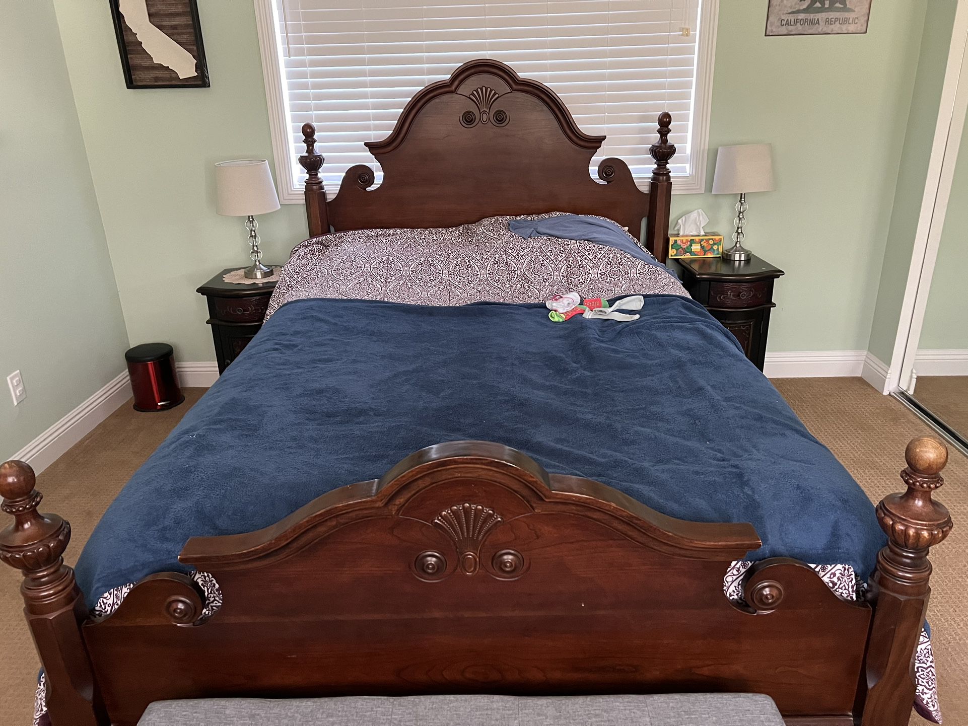Queen bed with Mattress/Box Spring And Matching Chest Of Drawers 