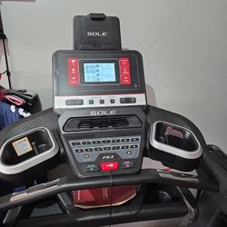 Sole F63 Treadmill 