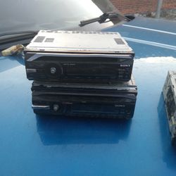 2 SONY CD PLAYERS