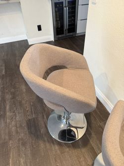 $100 ( 4 Barstools )