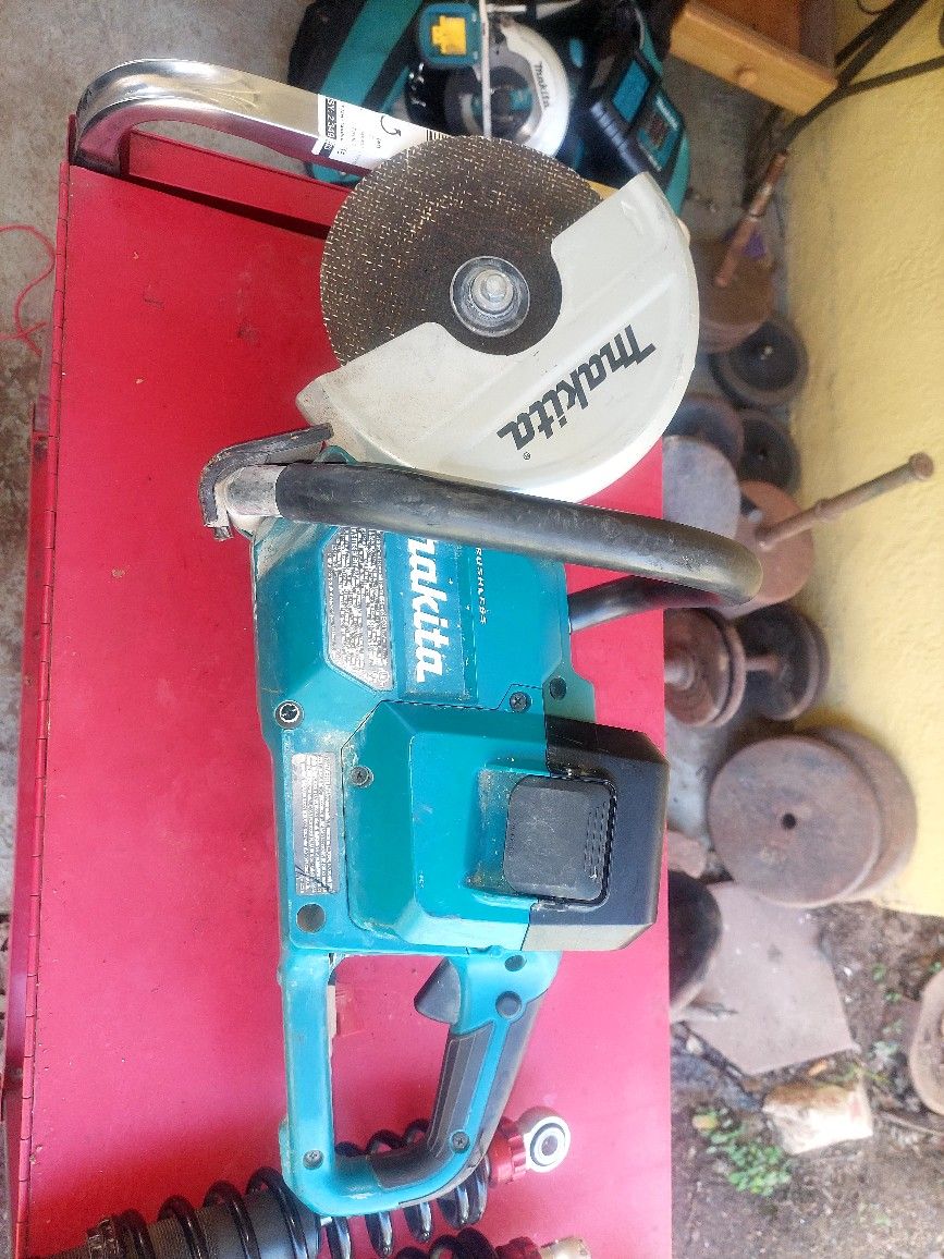 Cordless Concrete Saw