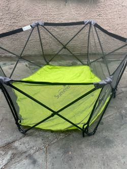 Kids play pen