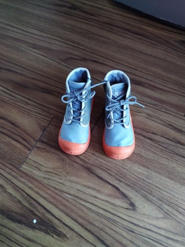 Botitas Chicas Para Niñas Size 8.5 Para Edades De 3 Años Más O menos.Precio $30