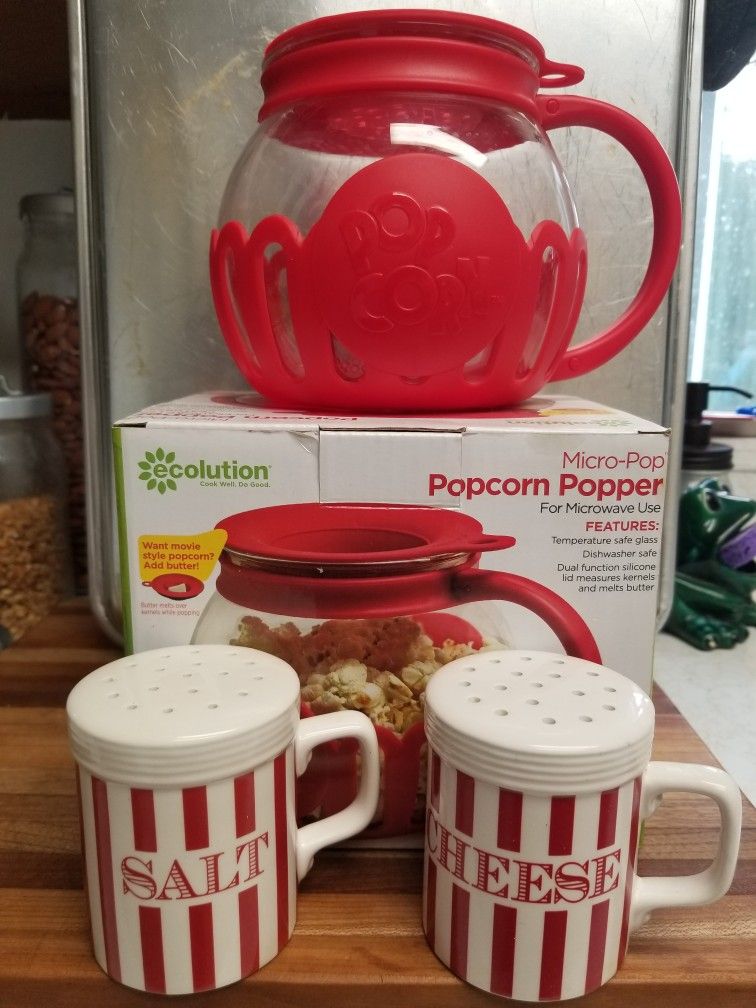 Microwave Popcorn Popper w/ Seasoning Shakers