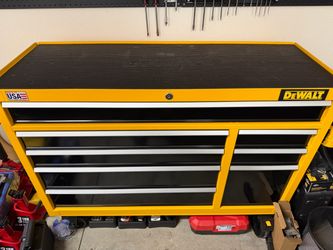 Dewalt 52” Tool Cabinet 8 Drawer
