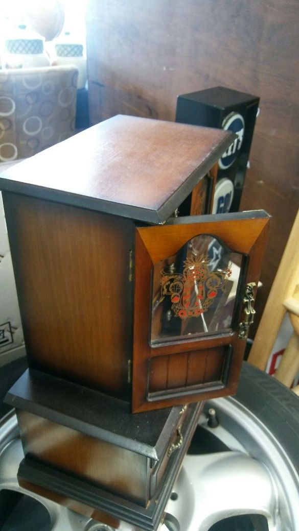 Jewelry box.