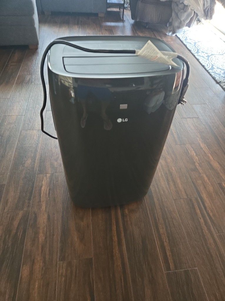 LG LP0821GSSM Portable Air Conditioner