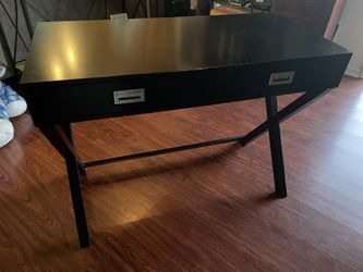Black Desk 