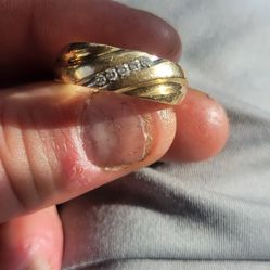 14 Kt Solid Yellow Gold Ring With 4 Diamonds. Weight Is 14 Grams
