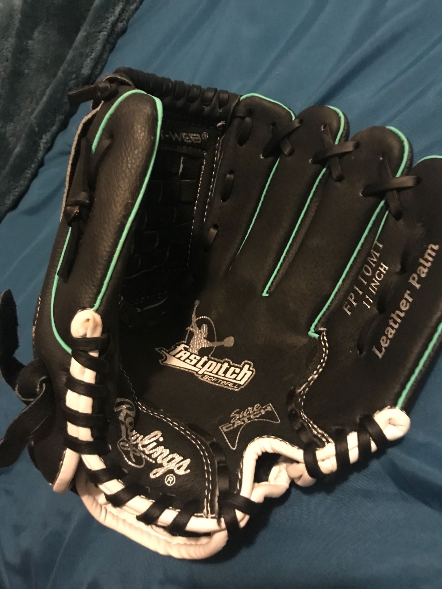 Softball glove