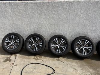 4 sets and rims and tires for sell Toyota Highlander