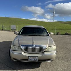 Lincoln Town Car 
