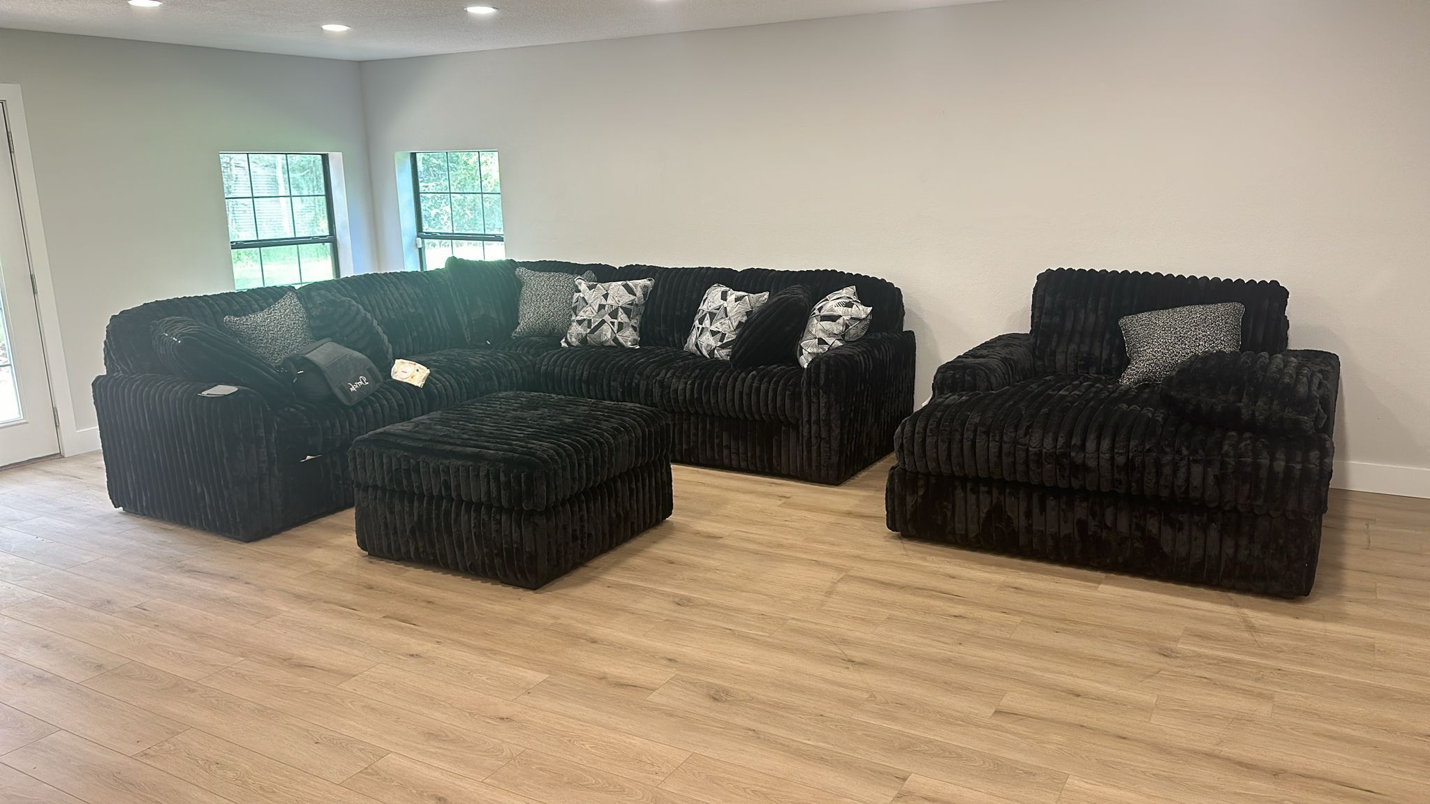 L Shape Sectional. 🚚WE DELIVER🚚