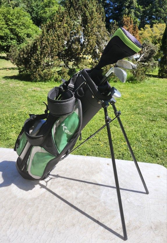 Kids WILSON K28 GOLF BAG and 4 CLUBs