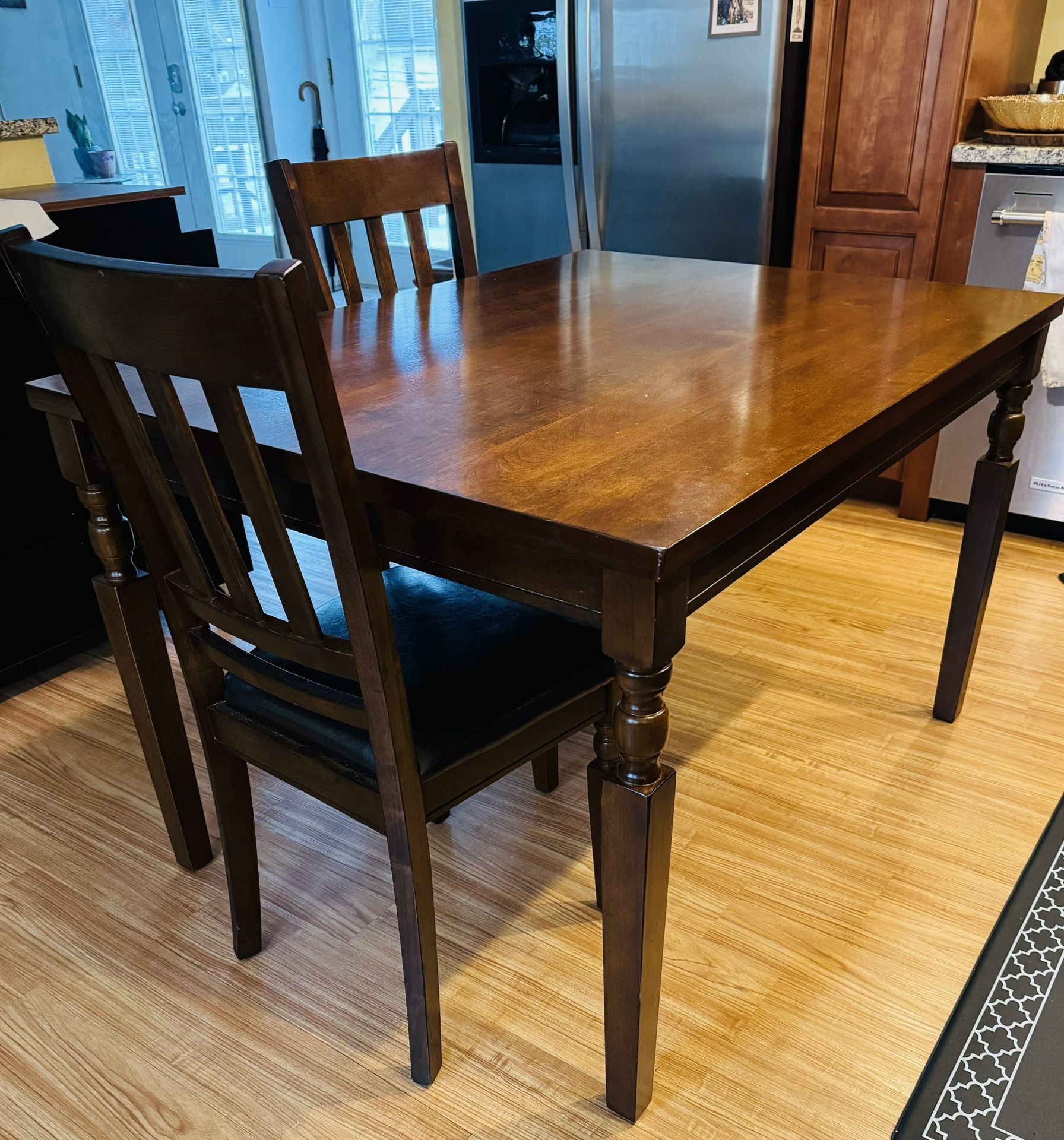 Kitchen table & 4 Chairs 