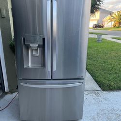 Lg Refrigerator,perfect Conditions,36x69, Water And Ice Dispenser 