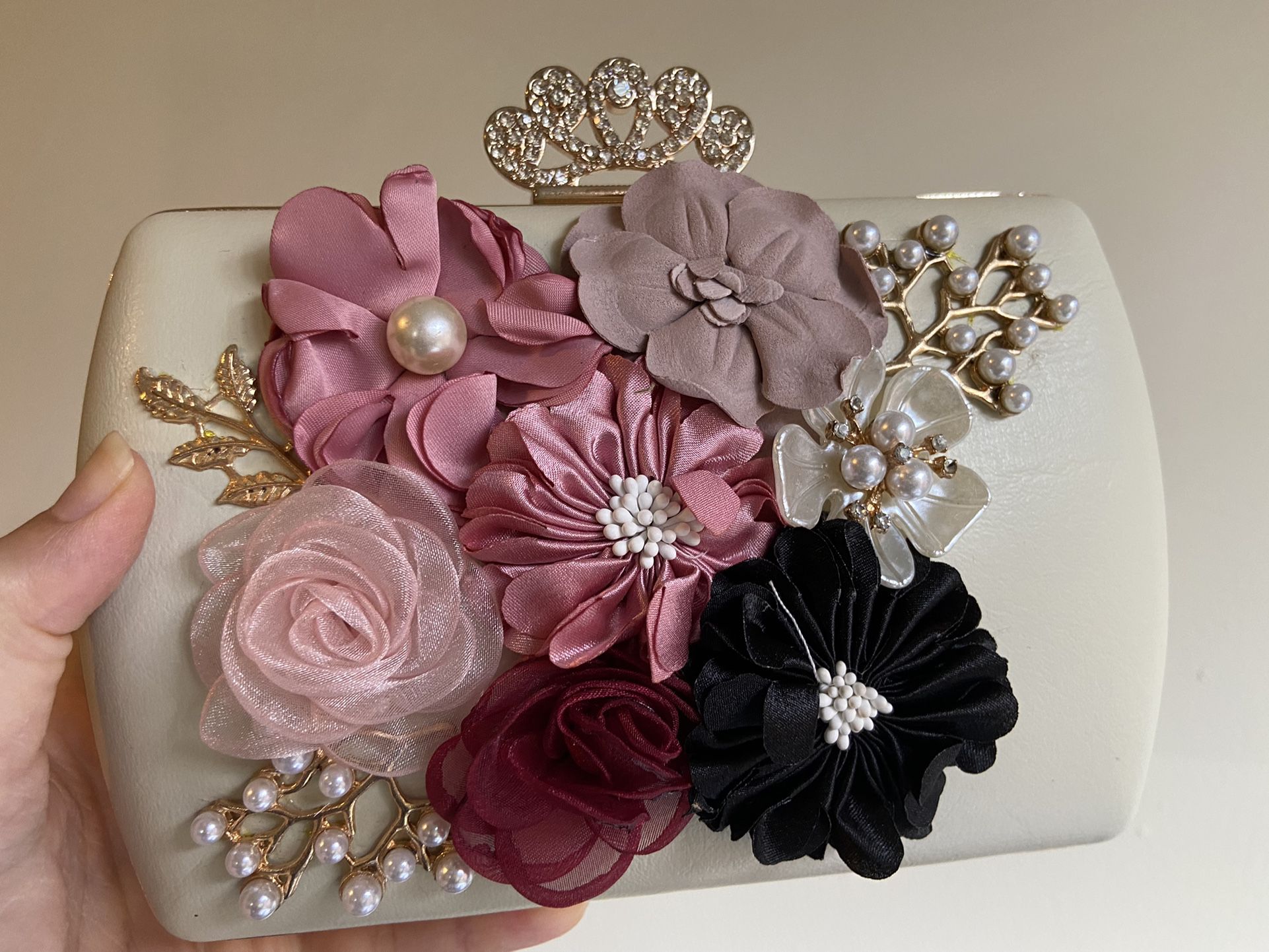 Beautiful Flowers Female Ceremony Bag White Woman Party Evening Purses Wedding Bride Clutch purse beige Message me if you are interested in a bundle o