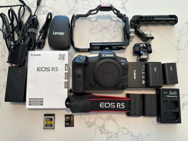Canon Eos R5 Camera & Lens