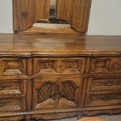 Dresser With Mirror 