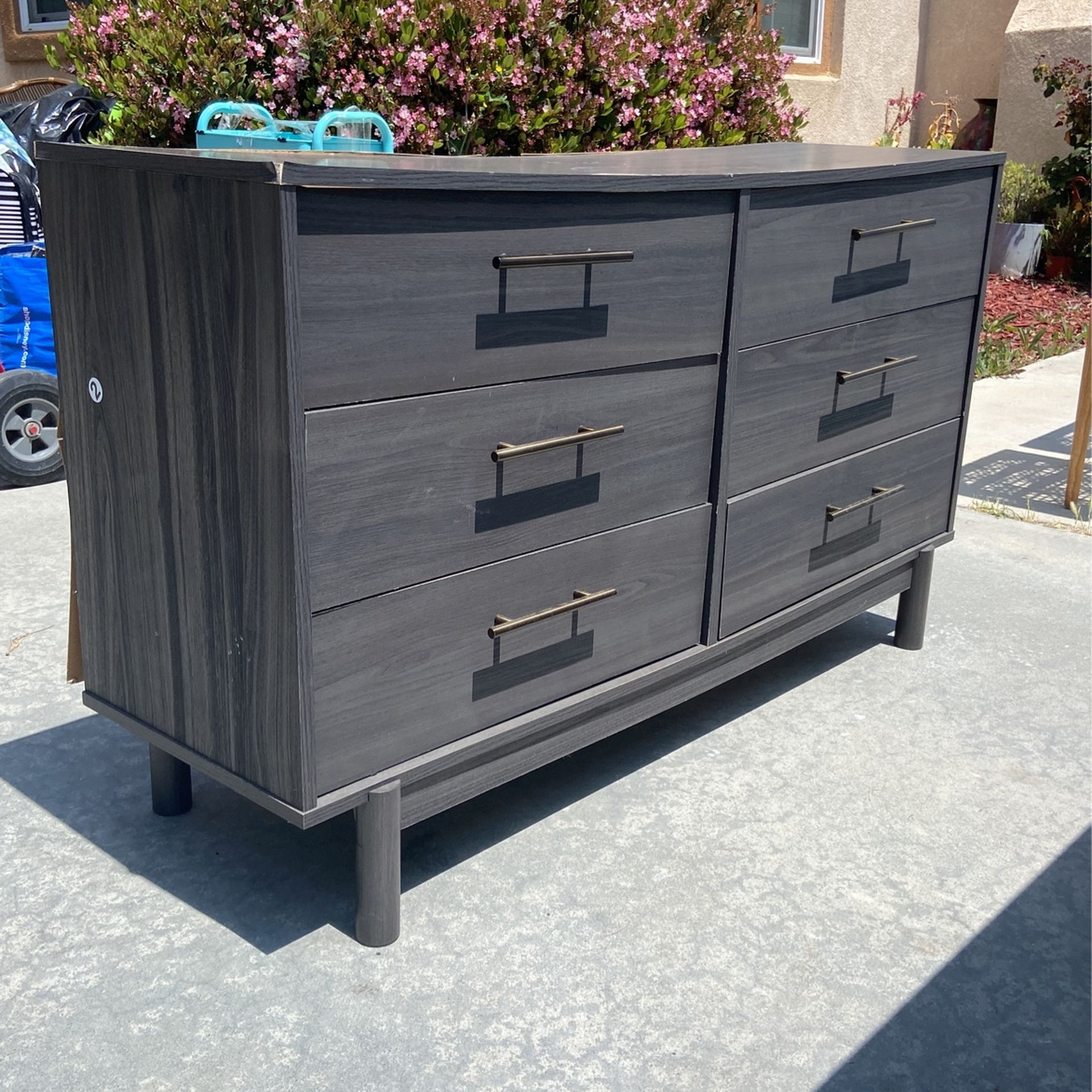 Grey Six Drawer Dresser / Tocador Gris