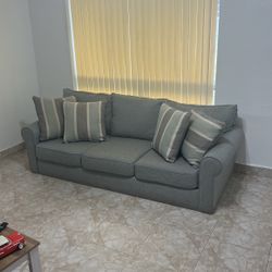 Couch With 4 Pillows For Sale Plantation Area