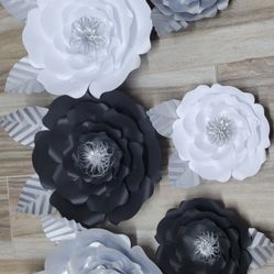 Paper Flowers And Paper Roses.  Flores De Papel 