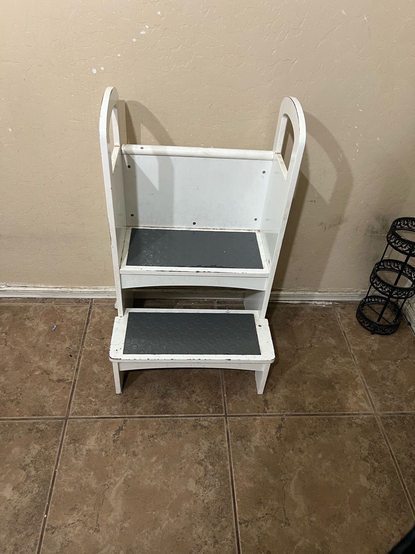 Kids stepping stool