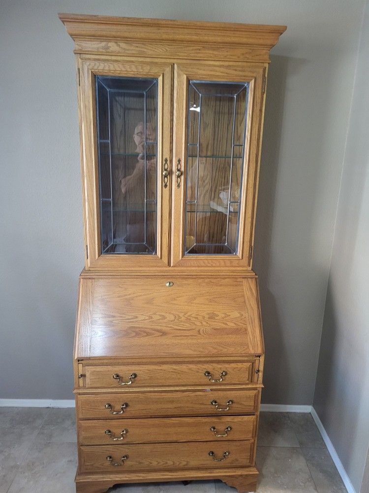 Ethan Allen Oak Hutch With Drop Down Desk