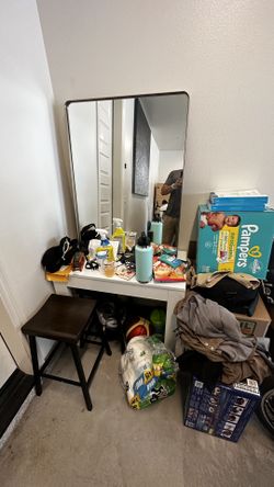 White Table / Desktop