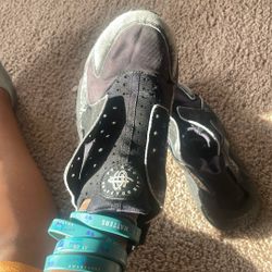 Nike Huarache Size 9