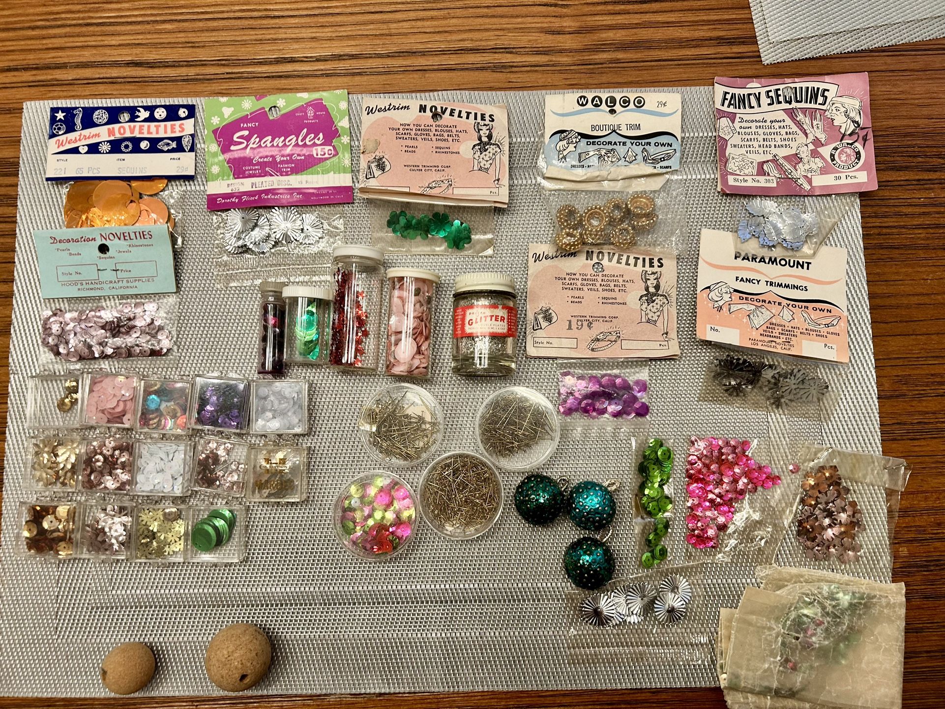Vintage 1940s 1950s Craft Beads Glitter Supplies Costumes Hats Bags More