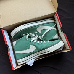 Nike Legacy Blazer Mid Shoes