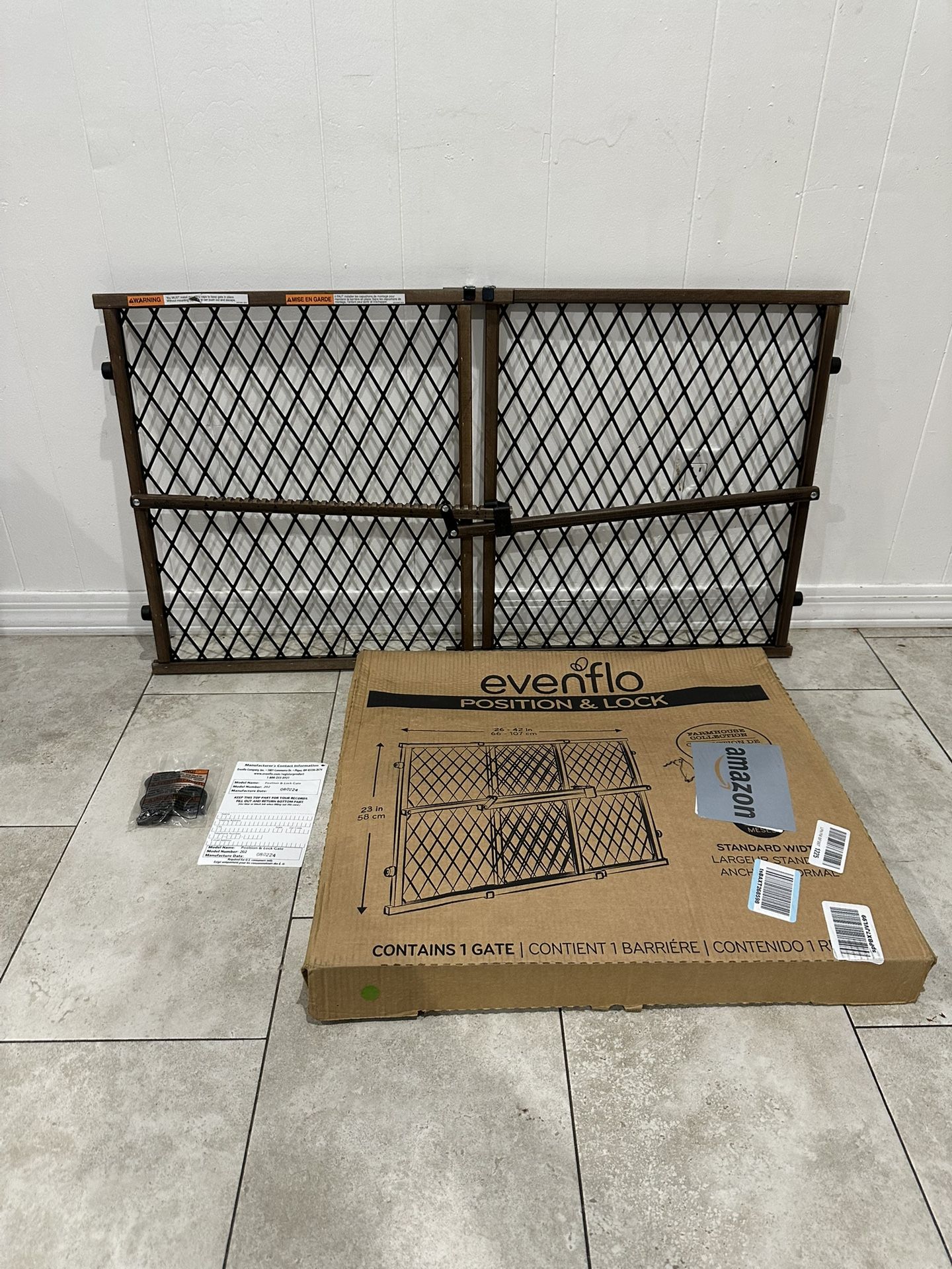Wide Pet Gate / Baby Gate - Fits Openings 26” - 42”