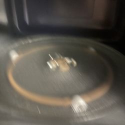 Excellent Condition Microwave Priced To Sell