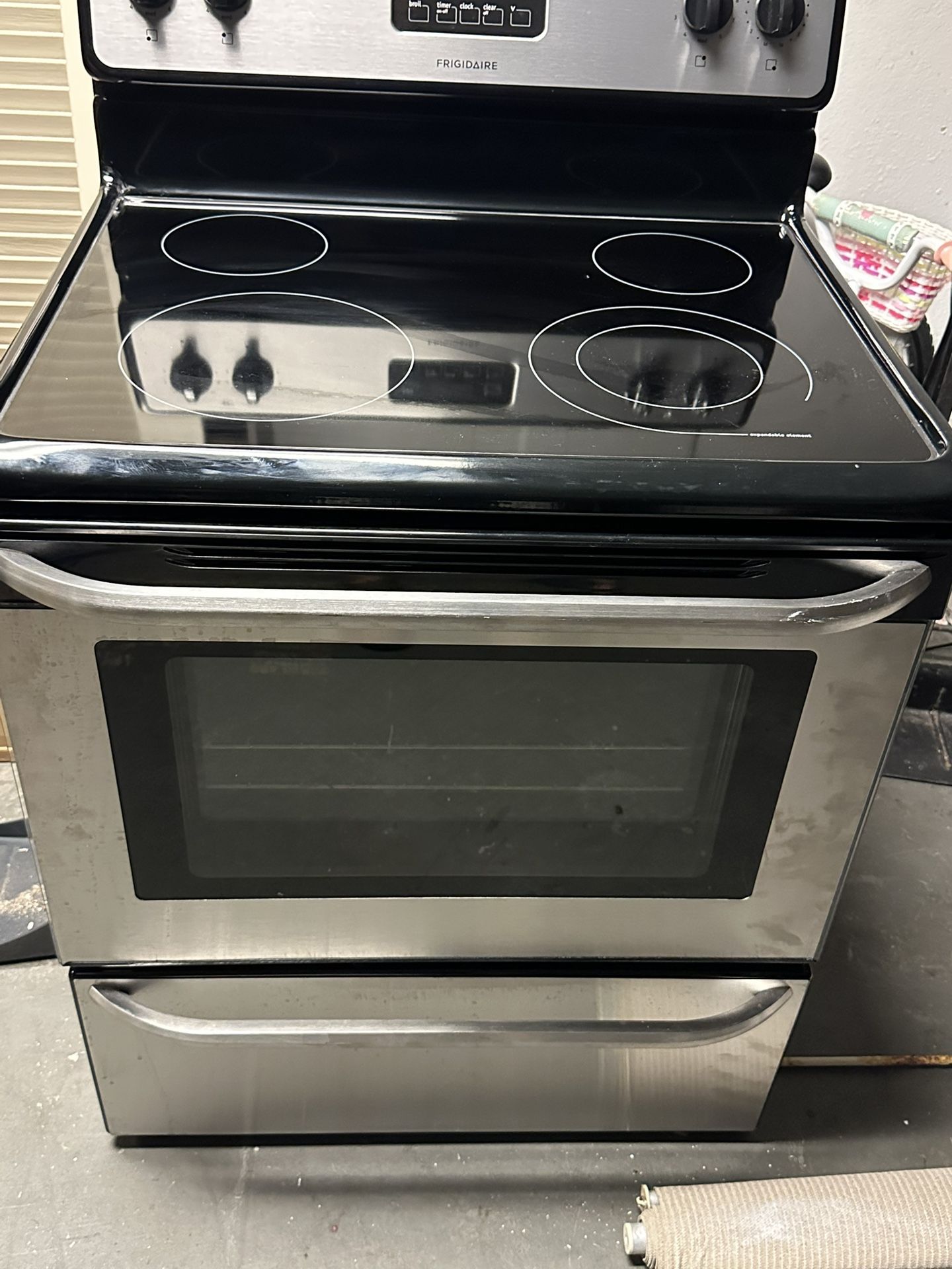 Frigidaire Stove