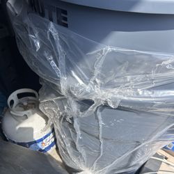 Brute Rubbermaid commercial garbage can