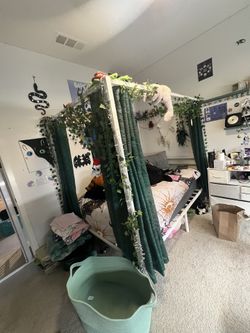 Metal Frame Canopy Bed